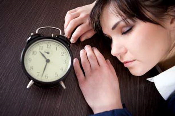 Мозг человека стареет быстрее, если он мало спит