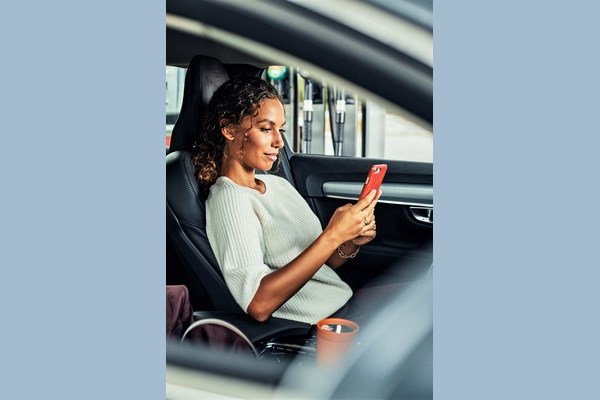 Circle K выводит свою новаторскую технологию Pay by Plate на новые рынки