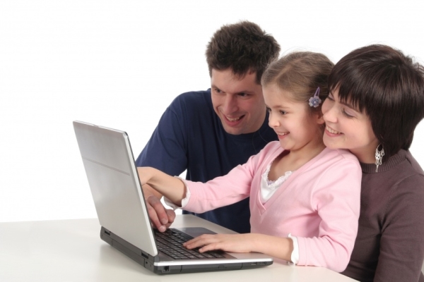 Правила поведения в интернете для детей разработают Роскомнадзор и РАЭК 