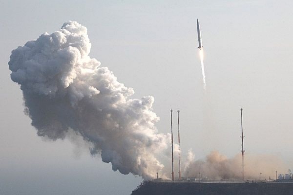 КНДР запустила три ракеты в Японское море