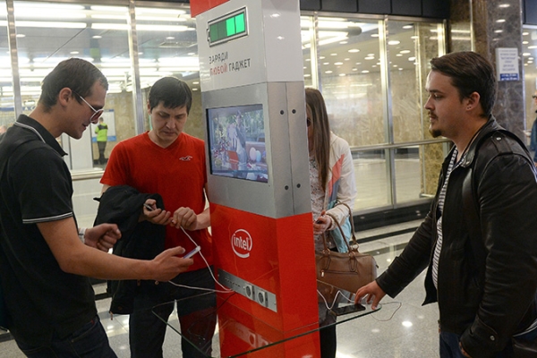 На станциях метро появятся зарядки для смартфонов и планшетов