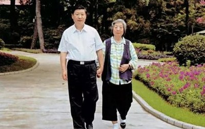 CGTN: Как Си Цзиньпин выражает признательность и любовь к своей матери?