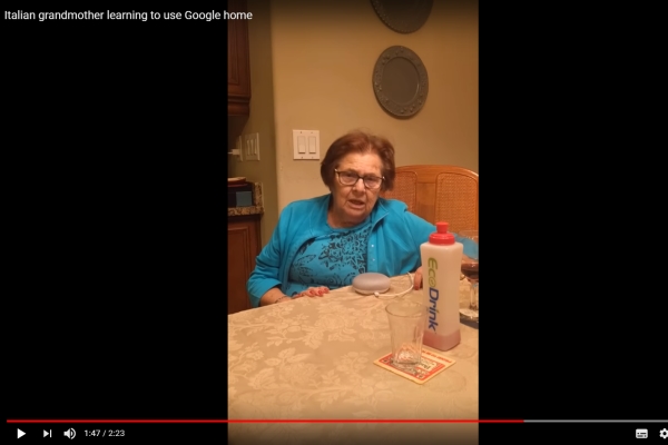 Ролик с колонкой Google Home Mini и бабушкой продолжает набирать просмотры